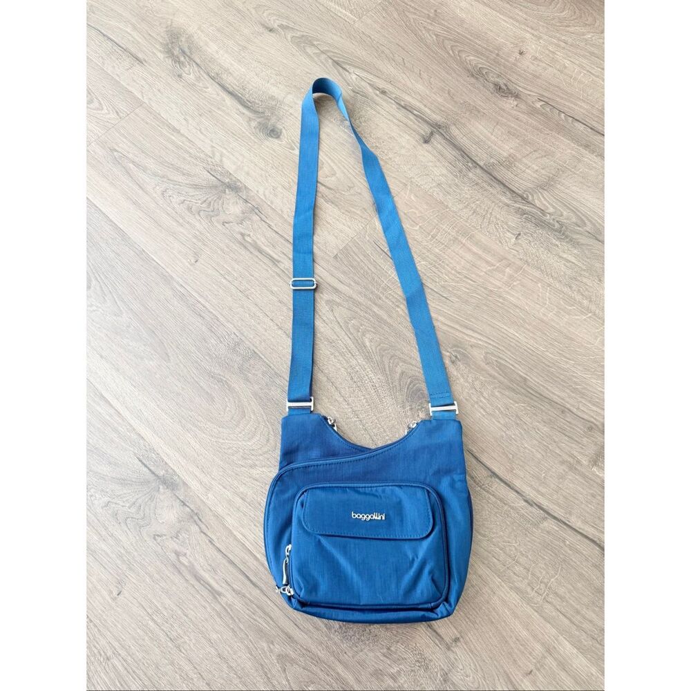 Baggallini Criss Cross Women's Crossbody